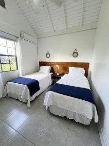 Postel nebo postele na pokoji v ubytování Seaspray, St James