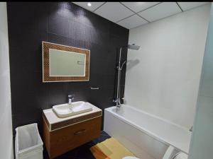 Koupelna v ubytování Suit Appartment + 8 fotografií