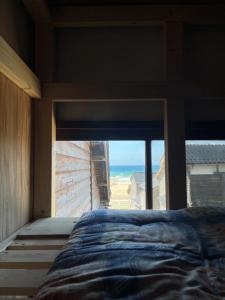 Postel nebo postele na pokoji v ubytování ゲストハウス黒島