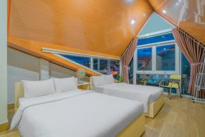 Postel nebo postele na pokoji v ubytování HOTEL NẮNG CHIỀU ĐÀ LẠT