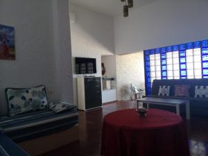 TV a/nebo společenská místnost v ubytování House with exceptional view of the Mediterranean