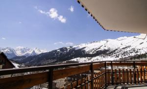 balcone con vista su una montagna innevata di Studio 2 Personnes Confort MAE-9511 a Saint-François-Longchamp
