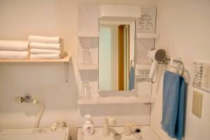 Kúpeľňa v ubytovaní 新宿一站5分钟-302-餐馆购物街-安静品质公寓-直达皇居秋叶原 + 18 fotografií
