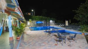 Bazén v ubytování Hotel Bosque Blue nebo v jeho okolí