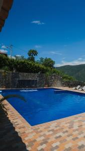 Bazén v ubytování Hotel Bosque Blue nebo v jeho okolí