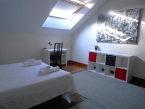 Łóżko lub łóżka w pokoju w obiekcie CASA TORRE DE GURIEZO