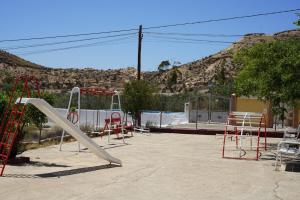 Nespecifikovaný výhled na hory nebo výhled na hory při pohledu z prázdninového domu