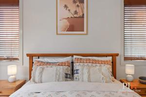Ένα ή περισσότερα κρεβάτια σε δωμάτιο στο Beachwood Retreat for Ultimate Relaxation