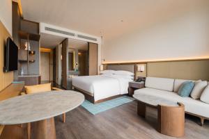 Postel nebo postele na pokoji v ubytování Zhuhai Dong'ao Island Marriott Resort and Spa