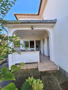 Το κτήριο όπου στεγάζεται  το διαμέρισμα