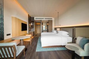 Postel nebo postele na pokoji v ubytování Zhuhai Dong'ao Island Marriott Resort and Spa