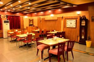 Restaurace v ubytování Hotel Matrix Inn Chakan