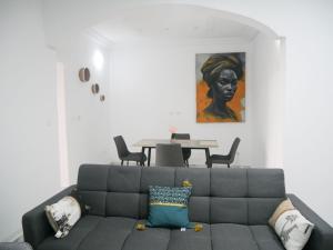 Posezení v ubytování Modern and Cosy Apt in Abidjan