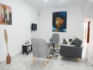 TV a/nebo společenská místnost v ubytování Modern and Cosy Apt in Abidjan