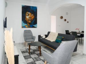 Posezení v ubytování Modern and Cosy Apt in Abidjan