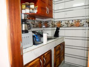 Kuchyň nebo kuchyňský kout v ubytování Modern and Cosy Apt in Abidjan