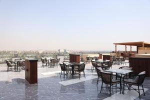 Restoran või mõni muu söögikoht majutusasutuses Pyramids Sunshine View