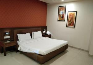 Postel nebo postele na pokoji v ubytování Hotel Matrix Inn Chakan