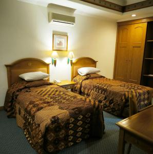 Kresna Hotel房間的床
