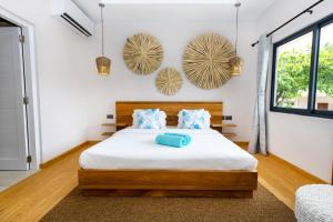 Letto o letti in una camera di Anse Boudin Chalets
