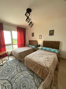 Postel nebo postele na pokoji v ubytování Madinaty B12 Shared Apartment With Private Rooms - One minute from Mall - غرفة خاصة في شقة مشتركة