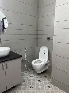 Ένα μπάνιο στο 3BHK Fully furnished apartment