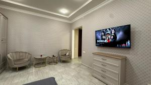 TV a/nebo společenská místnost v ubytování Lux Home in heart of city center