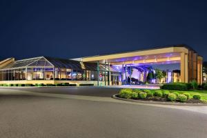 a large building at night with its lights on at Days Hotel by Wyndham Allentown Airport / Lehigh Valley in Allentown