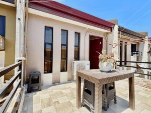 Balkoni atau teres di Unit 1 - Affordable Home Near Mactan Cebu Airport