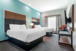 Rúm í herbergi á Comfort Inn Miramar Beach-Destin