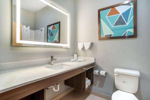 Baðherbergi á Comfort Inn Miramar Beach-Destin