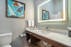 Baðherbergi á Comfort Inn Miramar Beach-Destin