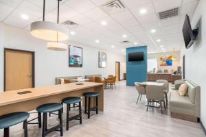 Sjónvarps- og/eða afþreyingartæki á Comfort Inn Miramar Beach-Destin