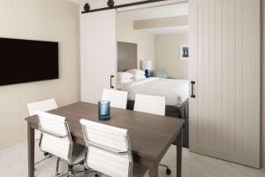 Φωτογραφία από το άλμπουμ του Hotel Renovo Des Moines Urbandale,Tapestry Collection Hilton σε Urbandale