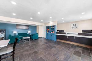 Kuchyň nebo kuchyňský kout v ubytování Quality Inn & Suites Port Lavaca near Lighthouse Beach