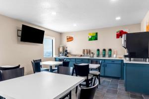 Kuchyň nebo kuchyňský kout v ubytování Quality Inn & Suites Port Lavaca near Lighthouse Beach