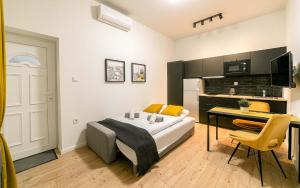 Kuchyňa alebo kuchynka v ubytovaní A13- Boutique Apartments, Best Location, by BQA