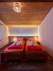 Ένα ή περισσότερα κρεβάτια σε δωμάτιο στο Hotel Wildbach Brienz