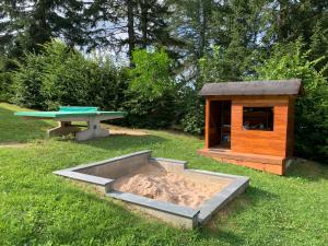 Aed väljaspool majutusasutust Chaty Nad Koupalištěm