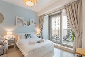 Fotografija u galeriji objekta Lovable Studio with Easy Beach Access at Sparkle Tower u Dubaiju