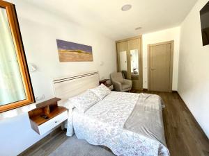 Łóżko lub łóżka w pokoju w obiekcie Apartamento Valbuena