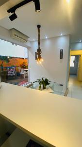 Foto da galeria de Apartamento com varanda Gourmet na praia da enseada no Guarujá