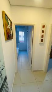 Foto da galeria de Apartamento com varanda Gourmet na praia da enseada no Guarujá