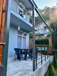 Balkón nebo terasa v ubytování Cottages at Villa Del Mar Kvariati