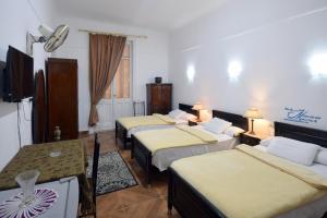 Postel nebo postele na pokoji v ubytování Triomphe Hostel