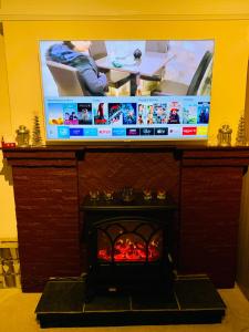 Et tv og/eller underholdning på GerrardsCross - Stay4 - Parking - PetsOK - Wembley + 49 billeder