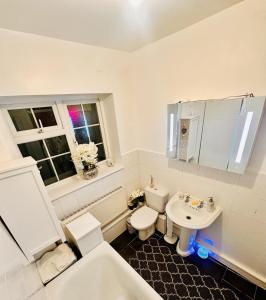 Ένα μπάνιο στο GerrardsCross-Sleeps4-Parking-PetFriendly-Wembley