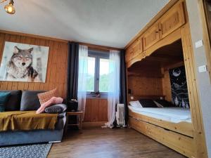 a bedroom with a bunk bed and a wolf poster at Appartement vue Montblanc 5mn piste2 in Les Trabets