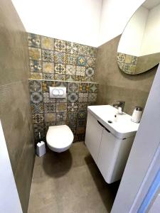 Ένα μπάνιο στο Apartman Lora +2 φωτογραφίες