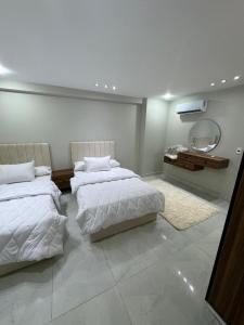 Postel nebo postele na pokoji v ubytování شقه للإيجار فرش فندقي بالمهندسين